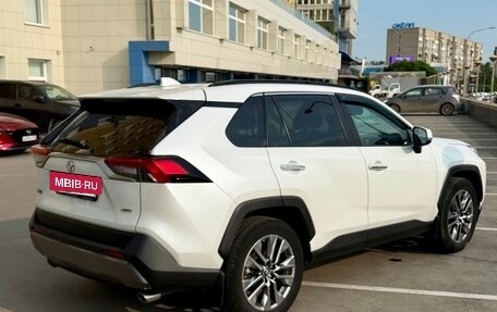 Toyota RAV4, 2019 год, 3 390 000 рублей, 25 фотография