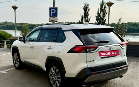 Toyota RAV4, 2019 год, 3 390 000 рублей, 27 фотография