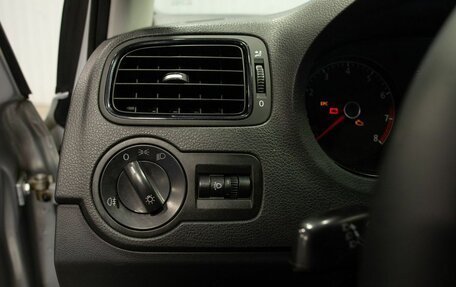 Volkswagen Polo VI (EU Market), 2015 год, 995 000 рублей, 33 фотография