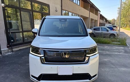 Honda Stepwgn, 2023 год, 2 370 000 рублей, 3 фотография
