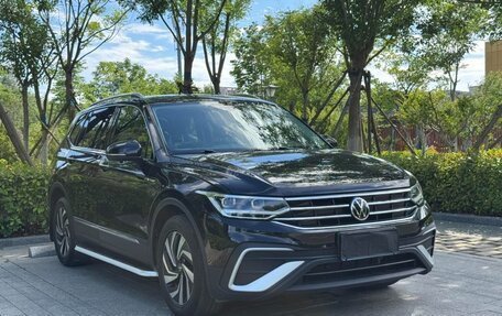 Volkswagen Tiguan II, 2023 год, 2 345 000 рублей, 3 фотография
