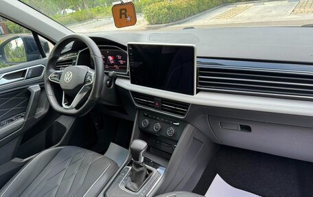 Volkswagen Tiguan II, 2023 год, 2 345 000 рублей, 13 фотография