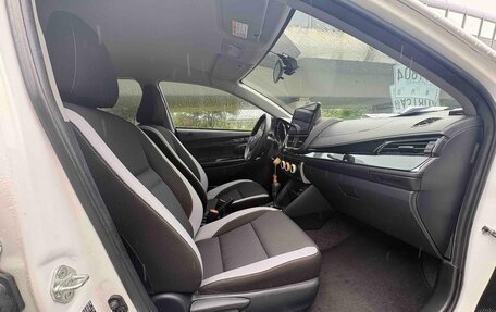 Toyota Yaris XP150 рестайлинг, 2022 год, 1 375 000 рублей, 10 фотография