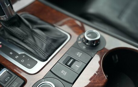 Volkswagen Touareg III, 2011 год, 1 699 000 рублей, 26 фотография