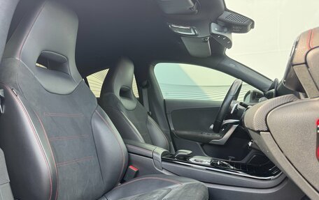 Mercedes-Benz CLA, 2019 год, 3 100 000 рублей, 16 фотография