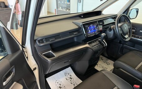 Honda Stepwgn IV, 2021 год, 2 599 900 рублей, 11 фотография