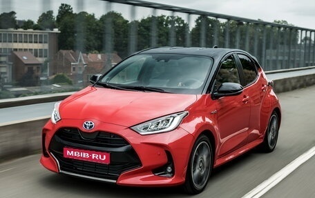 Toyota Yaris, 2021 год, 900 000 рублей, 1 фотография