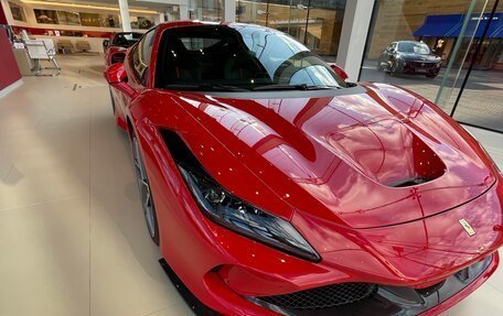 Ferrari F8, 2021 год, 27 000 000 рублей, 2 фотография