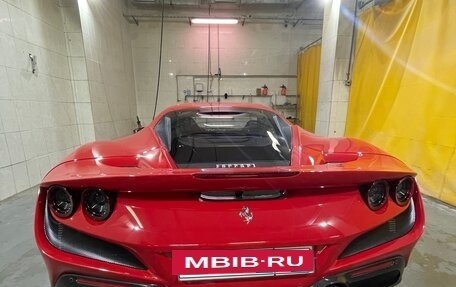 Ferrari F8, 2021 год, 27 000 000 рублей, 9 фотография