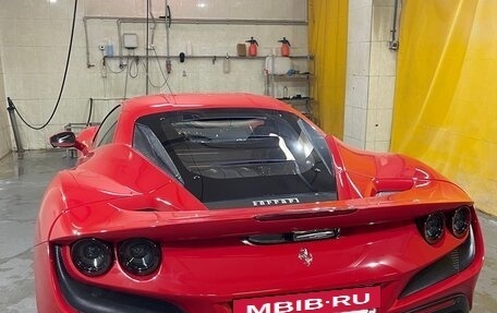 Ferrari F8, 2021 год, 27 000 000 рублей, 7 фотография