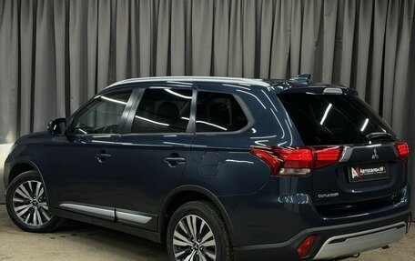 Mitsubishi Outlander III рестайлинг 3, 2021 год, 2 599 777 рублей, 4 фотография