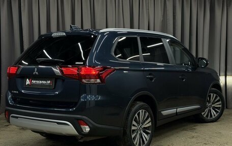 Mitsubishi Outlander III рестайлинг 3, 2021 год, 2 599 777 рублей, 2 фотография