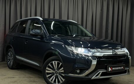 Mitsubishi Outlander III рестайлинг 3, 2021 год, 2 599 777 рублей, 3 фотография