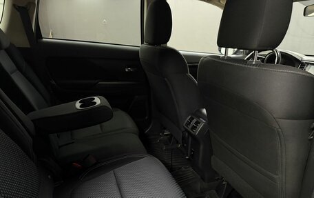 Mitsubishi Outlander III рестайлинг 3, 2021 год, 2 599 777 рублей, 13 фотография