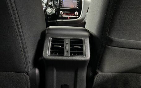 Mitsubishi Outlander III рестайлинг 3, 2021 год, 2 599 777 рублей, 15 фотография
