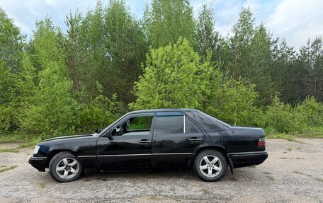 Mercedes-Benz E-Класс, 1995 год, 270 000 рублей, 3 фотография