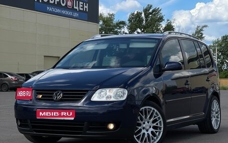 Volkswagen Touran III, 2004 год, 499 999 рублей, 1 фотография