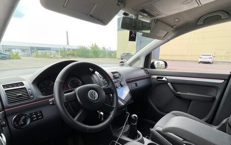 Volkswagen Touran III, 2004 год, 499 999 рублей, 5 фотография