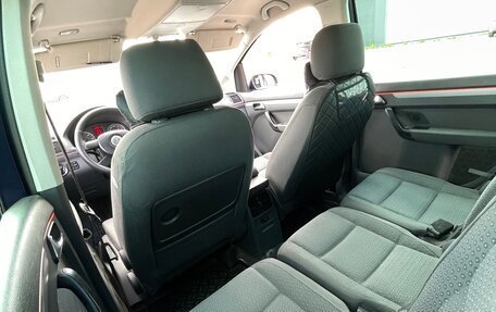 Volkswagen Touran III, 2004 год, 499 999 рублей, 6 фотография