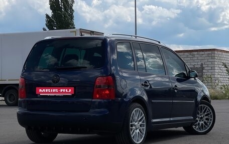 Volkswagen Touran III, 2004 год, 499 999 рублей, 3 фотография