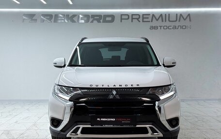 Mitsubishi Outlander III рестайлинг 3, 2022 год, 3 000 000 рублей, 4 фотография