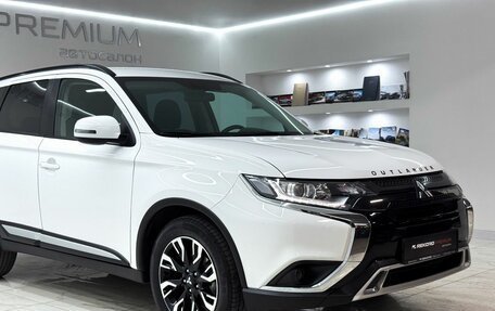 Mitsubishi Outlander III рестайлинг 3, 2022 год, 3 000 000 рублей, 6 фотография