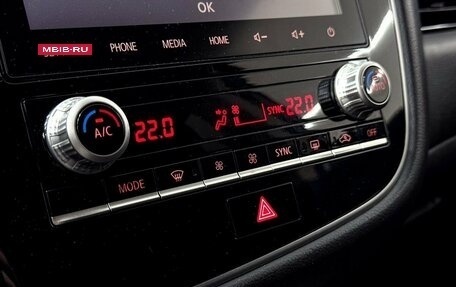 Mitsubishi Outlander III рестайлинг 3, 2022 год, 3 000 000 рублей, 12 фотография