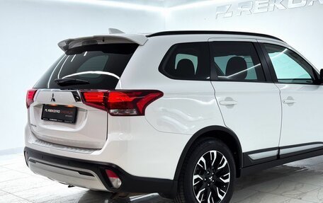Mitsubishi Outlander III рестайлинг 3, 2022 год, 3 000 000 рублей, 28 фотография