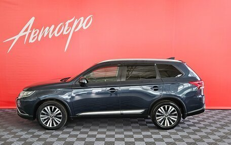 Mitsubishi Outlander III рестайлинг 3, 2018 год, 1 950 000 рублей, 2 фотография