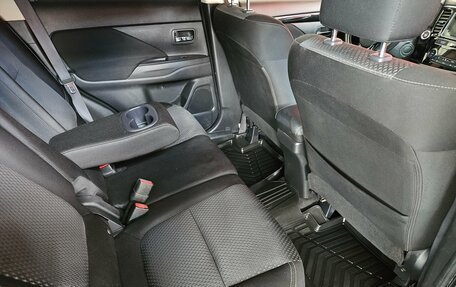 Mitsubishi Outlander III рестайлинг 3, 2018 год, 1 950 000 рублей, 11 фотография