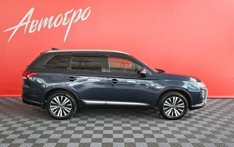 Mitsubishi Outlander III рестайлинг 3, 2018 год, 1 950 000 рублей, 6 фотография