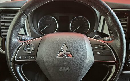 Mitsubishi Outlander III рестайлинг 3, 2018 год, 1 950 000 рублей, 13 фотография