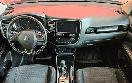 Mitsubishi Outlander III рестайлинг 3, 2018 год, 1 950 000 рублей, 9 фотография