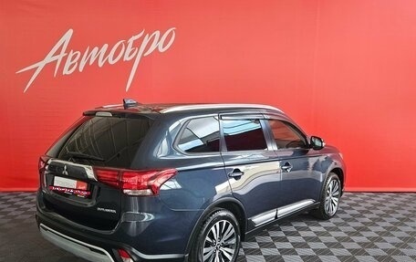 Mitsubishi Outlander III рестайлинг 3, 2018 год, 1 950 000 рублей, 5 фотография