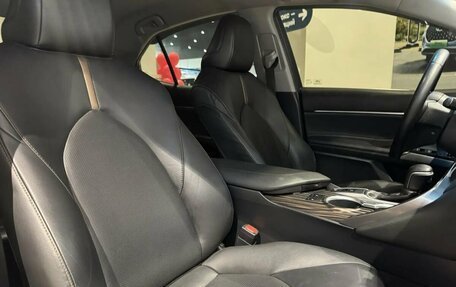 Toyota Camry, 2019 год, 2 520 000 рублей, 16 фотография