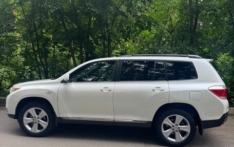 Toyota Highlander III, 2012 год, 1 790 000 рублей, 2 фотография