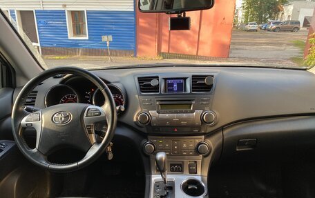 Toyota Highlander III, 2012 год, 1 790 000 рублей, 10 фотография