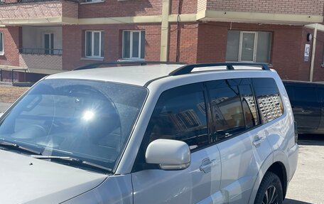 Mitsubishi Pajero IV, 2015 год, 2 950 000 рублей, 2 фотография