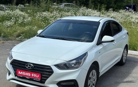 Hyundai Solaris II рестайлинг, 2018 год, 999 999 рублей, 1 фотография