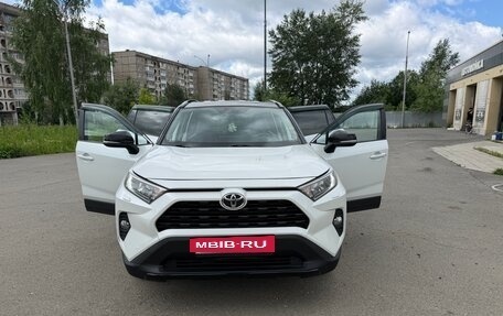 Toyota RAV4, 2022 год, 4 100 000 рублей, 6 фотография