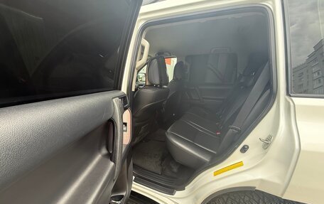 Toyota Land Cruiser Prado 150 рестайлинг 2, 2014 год, 2 950 000 рублей, 6 фотография