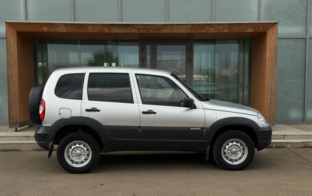 Chevrolet Niva I рестайлинг, 2017 год, 790 000 рублей, 4 фотография