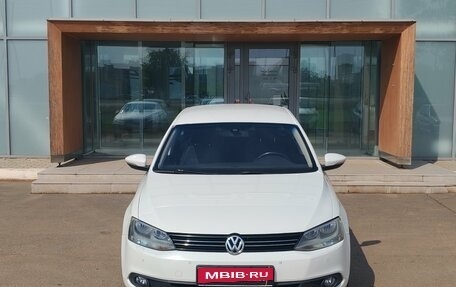 Volkswagen Jetta VI, 2013 год, 1 050 000 рублей, 2 фотография