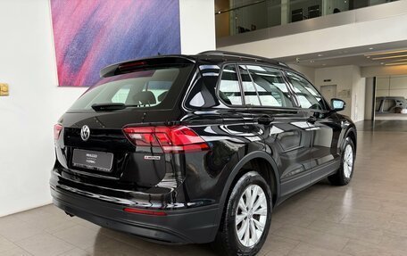 Volkswagen Tiguan II, 2019 год, 2 220 000 рублей, 2 фотография