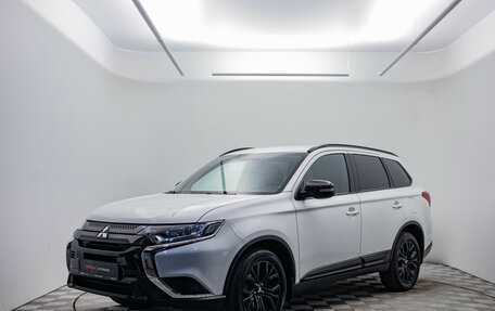 Mitsubishi Outlander III рестайлинг 3, 2021 год, 2 590 000 рублей, 1 фотография