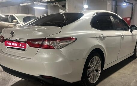 Toyota Camry, 2021 год, 2 750 000 рублей, 3 фотография