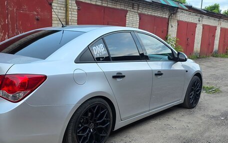 Chevrolet Cruze II, 2010 год, 900 000 рублей, 6 фотография