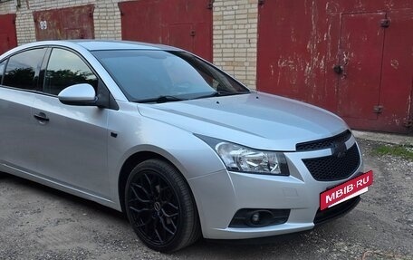 Chevrolet Cruze II, 2010 год, 900 000 рублей, 3 фотография