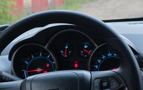 Chevrolet Cruze II, 2010 год, 900 000 рублей, 13 фотография