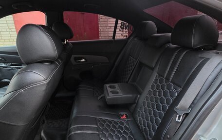 Chevrolet Cruze II, 2010 год, 900 000 рублей, 14 фотография